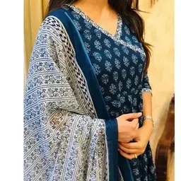 mon Women Cotton Blend Kurta Pant Dupatta Set image 4