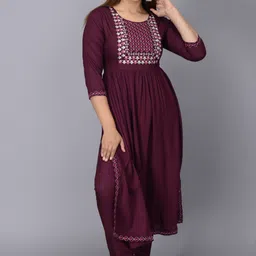 shobhit Women Viscose Rayon Kurta Pant Set image 3