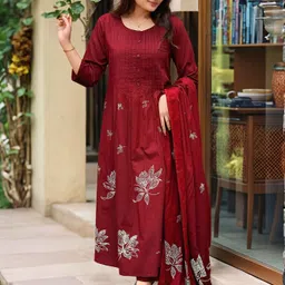 gosriki Women Viscose Rayon Kurta Pant Dupatta Set image 3