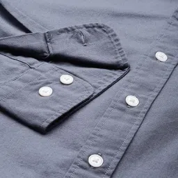 levi's Men Slim Fit Solid Spread Collar Casual Shirt image 3