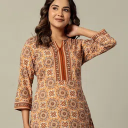 unmani4u Casual Regular Sleeves Printed Women Brown Top-picture-25