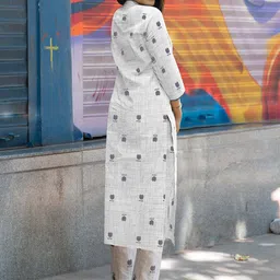 yagnik fashion Women Cotton Rayon Kurti Pant Set image 2