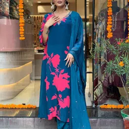 gosriki Women Cotton Blend Kurta Pant Dupatta Set image 3