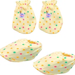 v.b.k Baby Mittens and Booties Set, Pack Of 4, 0 to 6 Month, Hosiery Fabric image 5