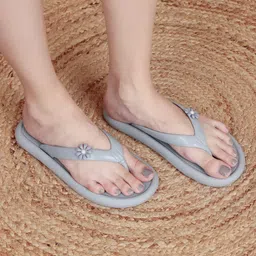 shozie Women Slippers image 3