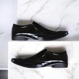 red lions Slip On For Men image 2