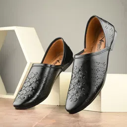 vellinto Juttis & Mojaris Loafers For Men For Men image 1