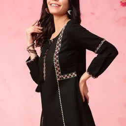 anouk Women Embroidered Pure Cotton Straight Kurta image 3