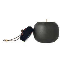 tayhaa Wind Bluebell Freesia Black Wax Scented Jar Candle image 3