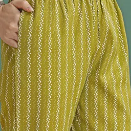 berrylicious Women Cotton Blend Kurta Pant Dupatta Set image 4