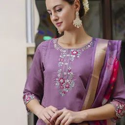 vredevogel Women Silk Blend Kurta Pant Dupatta Set image 3