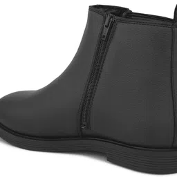 roadster Comfortable Outdoor Boots For Men image 4