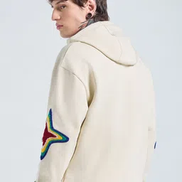 bewakoof Men Full Sleeve Embroidered Hooded Sweatshirt image 2