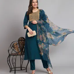 vredevogel Women Silk Blend Kurta Pant Dupatta Set image 1