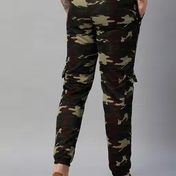 chrome & coral Men Printed Green Track Pants image 2