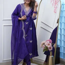 styleriiumm Self Design Kurta, Salwar & Dupatta Set image 3