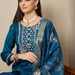 vredevogel Embroidered Kurta, Trouser/Pant & Dupatta Set image 4