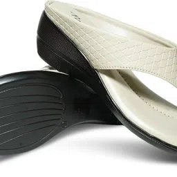 parry walk Women Flats Sandal image 4