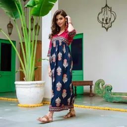 giptip Women Floral Print Cotton Rayon Gown Kurta image 5