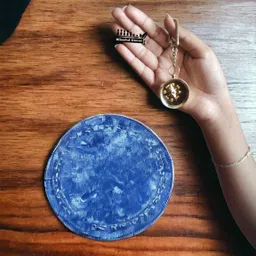 amishi blissful decor compas Locking ,Keychain (Gold)Keyring for Car, Bike, and Home Keys Compass image 5