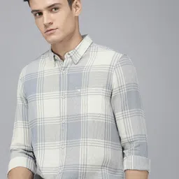 the bear house Men Slim Fit Checkered Button Down Collar Casual Shirt image 1