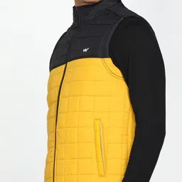 wildcraft Men Colorblock Quilted Jacket image 5