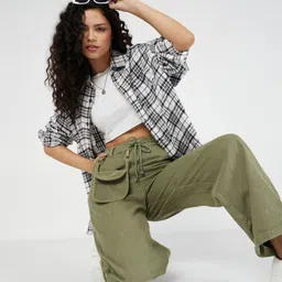 sassafras Women Regular Fit Green Cotton Blend Trousers-picture-39