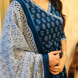 ak fashion mall Printed Kurta, Trouser/Pant & Dupatta Set image 4