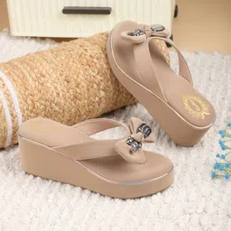 heelhaven Women Wedges Sandal-picture-19