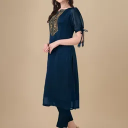lovisa fashion Women Embellished, Embroidered Pure Silk Straight Kurta image 2