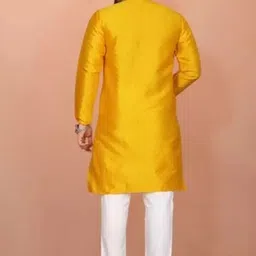 triotee Men Solid Jacquard Straight Kurta image 2