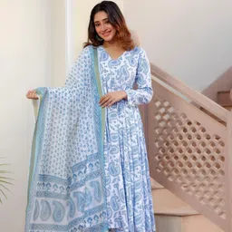 neerafashion Women Cotton Rayon Kurta Pant Dupatta Set image 3