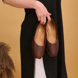 rahegas Women’s Punjabi Jutti |Simple Latest Stylish Ethnic Flats for Bellies For Women image 5