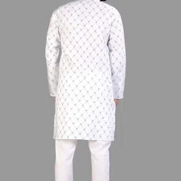 fashionparrot Men Printed Cotton Blend Straight Kurta image 2