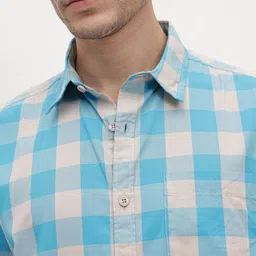 roadster Men Relaxed Fit Fit Checkered Casual Shirt image 2