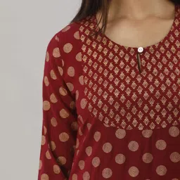 MAUKA Women Maroon Ethnic Motifs Printed Kurta with Palazzos image 3
