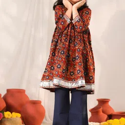 VASTRAMAY Girls Floral Printed Regular Gotta Patti Pure Cotton Kurta With Palazzos-picture-25