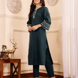 Varanga Embroidered Straight Sequinned Kurta with Palazzos image 5