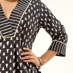 indy Raaga Geometric Printed Regular Pure Cotton Kurta with Palazzos image 2