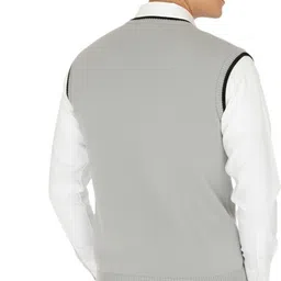 zakod Men Solid V Neck Grey Sweater image 2