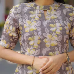 clothland Women Printed Cotton Blend A-line Kurta image 4