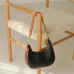 plush it Women Black Messenger Bag image 4