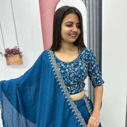 hem selles Self Design Semi Stitched Lehenga Choli image 4