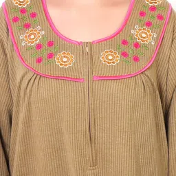 rilo Women Nighty image 4