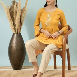 d k w Women Regular Fit Beige Pure Cotton Trousers image 5