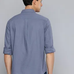 levi's Men Slim Fit Solid Spread Collar Casual Shirt image 4