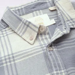 the bear house Men Slim Fit Checkered Button Down Collar Casual Shirt image 2