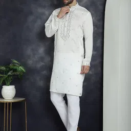 jompers Men Silk Blend Kurta Pyjama Set image 3