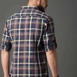 roadster Men Regular Fit Checkered Spread Collar Casual Shirt image 4