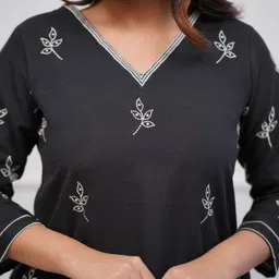 royal export Women Cotton Blend Kurta Pant Set image 3